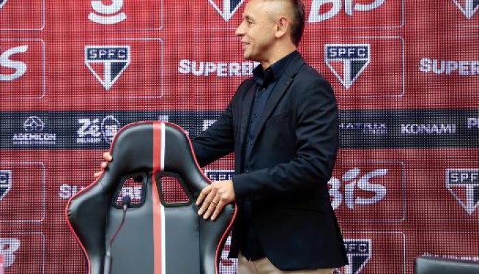 rafinha-durante-apresentacao-como-gerente-esportivo-do-sao-paulo-no-ct-da-barra-funda-1782679620267.jpeg