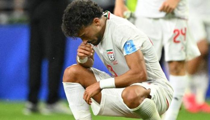 ramin-rezaeian-do-ira-se-lamenta-apos-jogo-contra-o-egito-1782541668765_v2_615x300.jpg