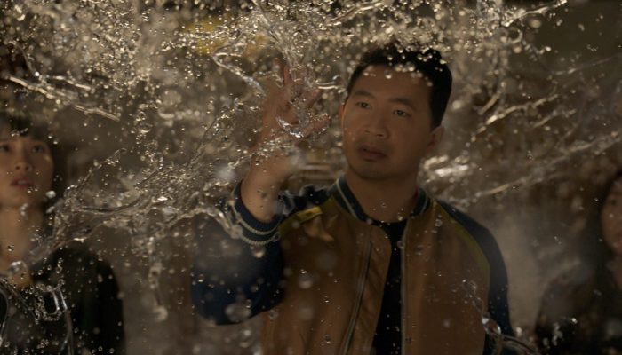 shang-chi-cena-agua.jpg