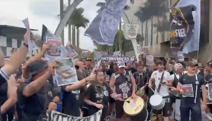 torcedores-do-corinthians-protestam-em-frente-ao-parque-sao-jorge-apos-derrota-para-o-palmeiras-1791.jpeg
