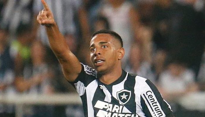 victor-sa-comemora-gol-do-botafogo-sobre-o-inter-em-partida-do-campeonato-brasileiro-1691890152081_v.jpeg