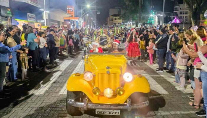 ybKw50UN-parada-natalina-compressed.jpg